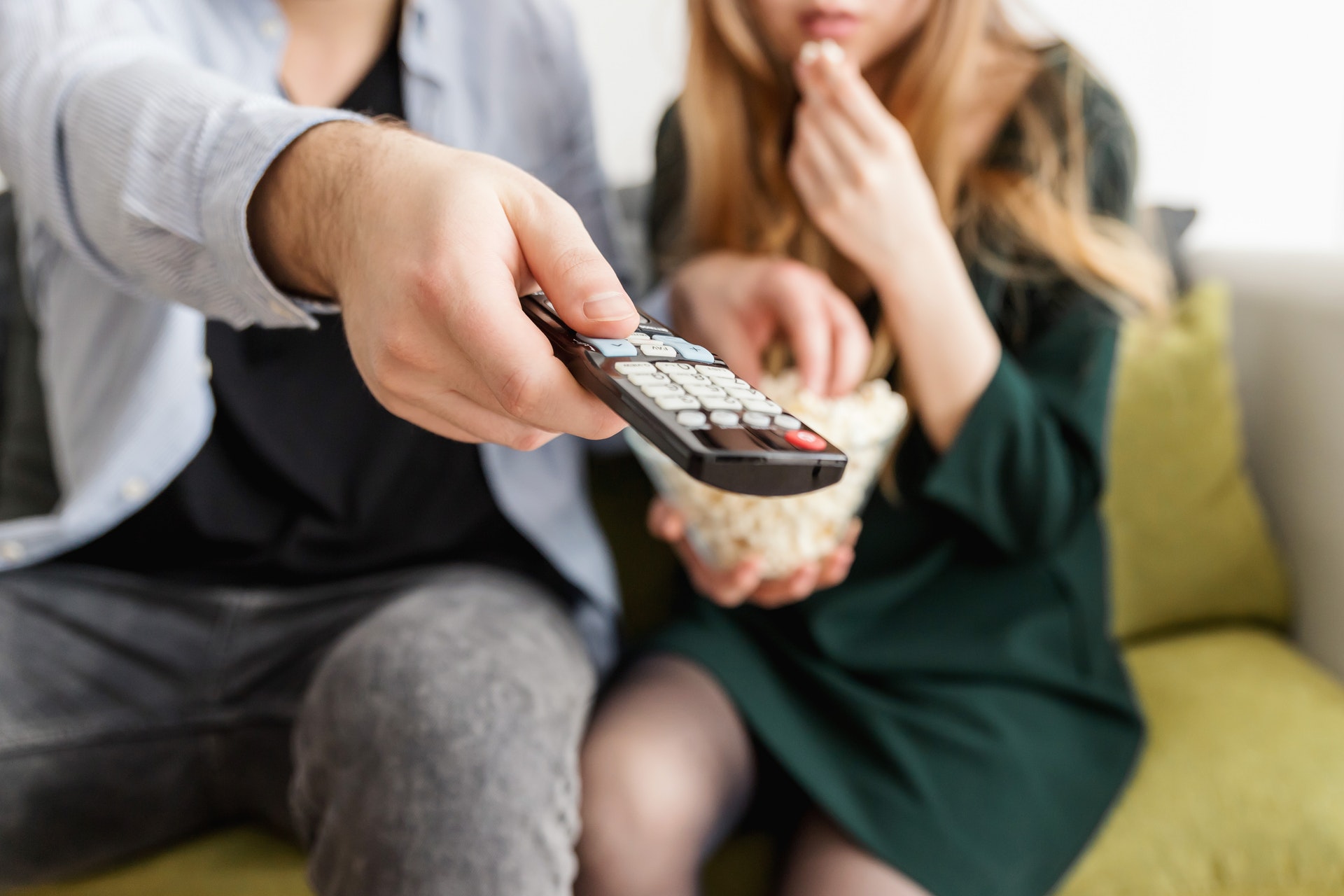 couple using the netflix sharing economy